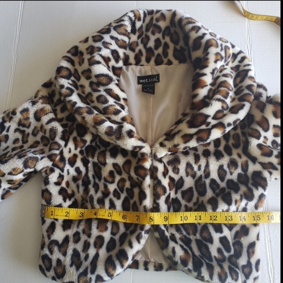 ♻️Wet Seal Faux Fur Leopard Print Crop Top Jacket/Vest size Small - Picture 11 of 13